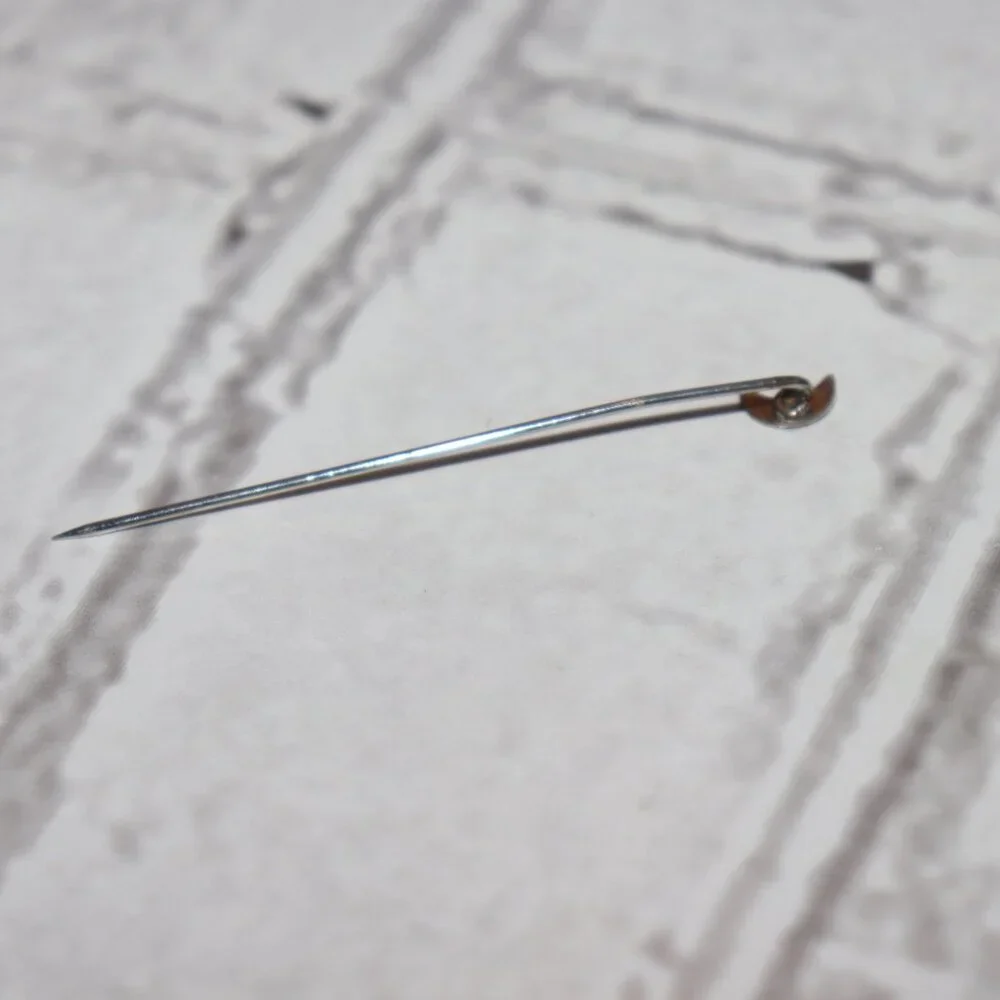 🌙✨🤍 VINTAGE SILVER MOON STICK PIN · 2.5